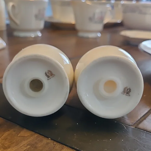 Lenox China Salt & Pepper "Charleston" Pattern - Picture 2 of 4
